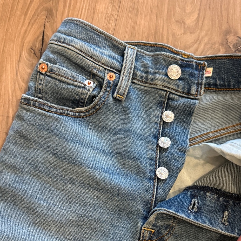 Levi's Women’s  Ribcage Straight Jeans - Picture 6 of 10